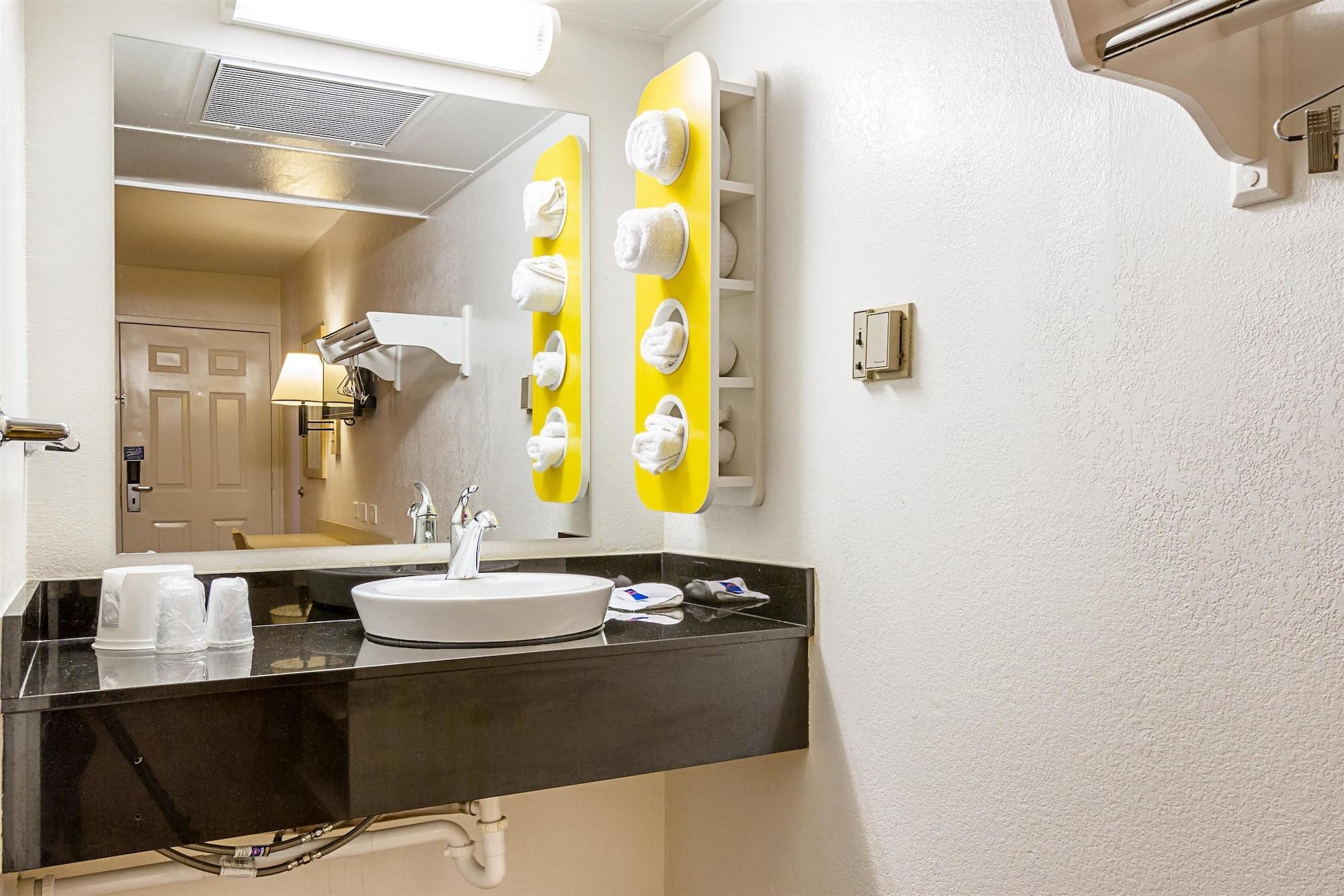 Motel 6 Mesa North Bagian luar foto