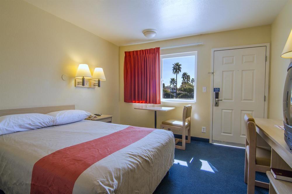 Motel 6 Mesa North Bagian luar foto