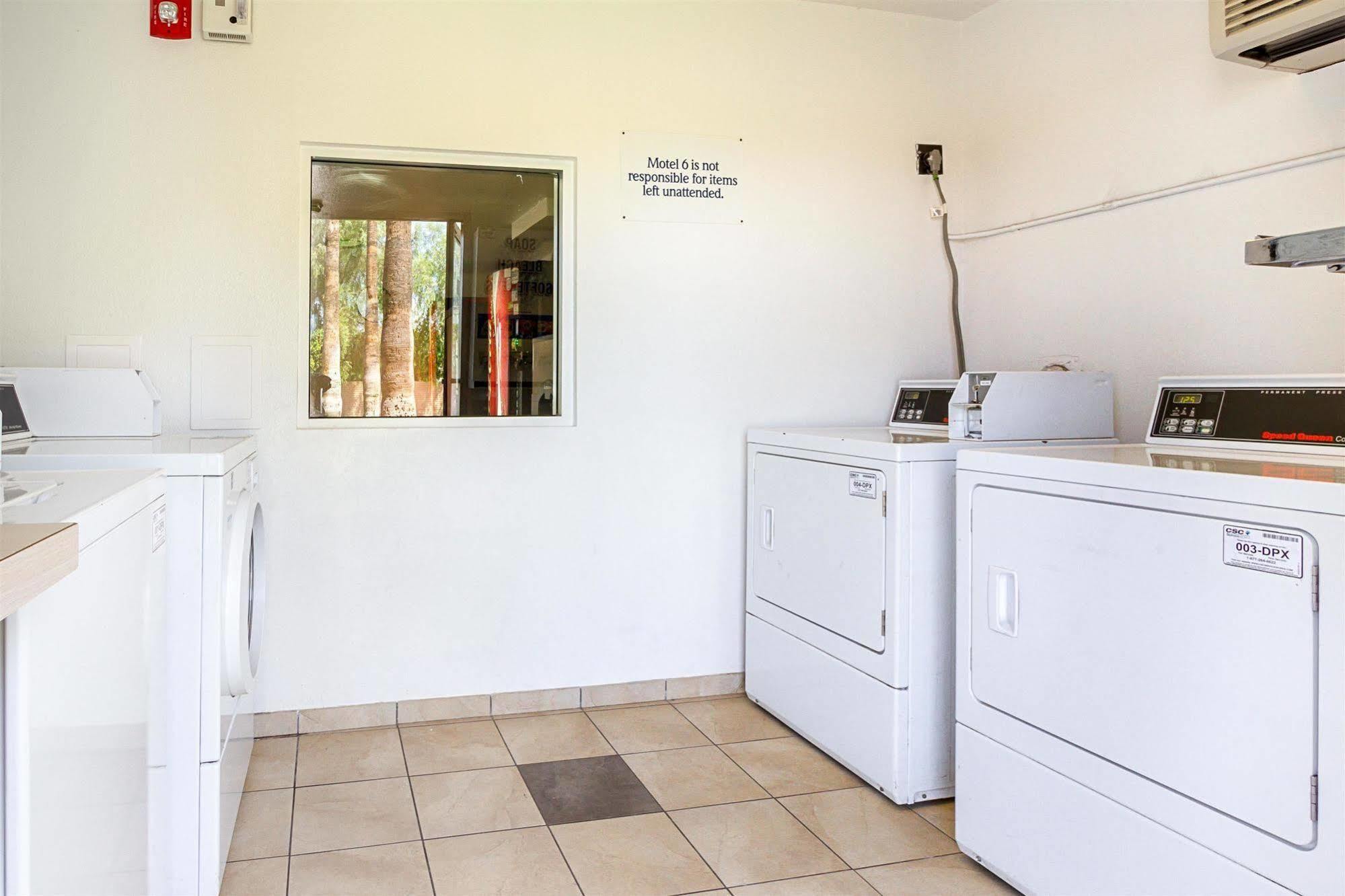 Motel 6 Mesa North Bagian luar foto