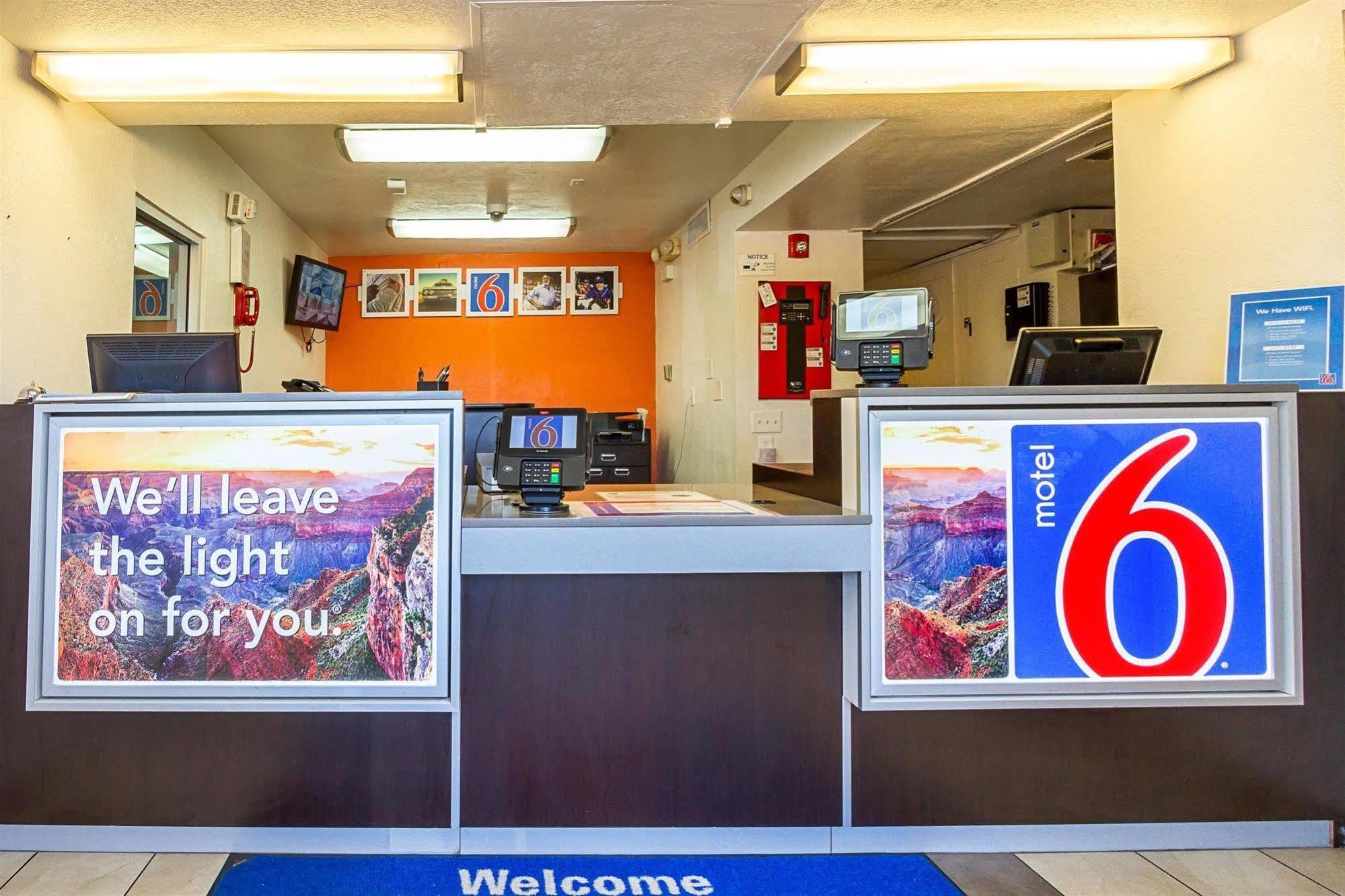 Motel 6 Mesa North Bagian luar foto