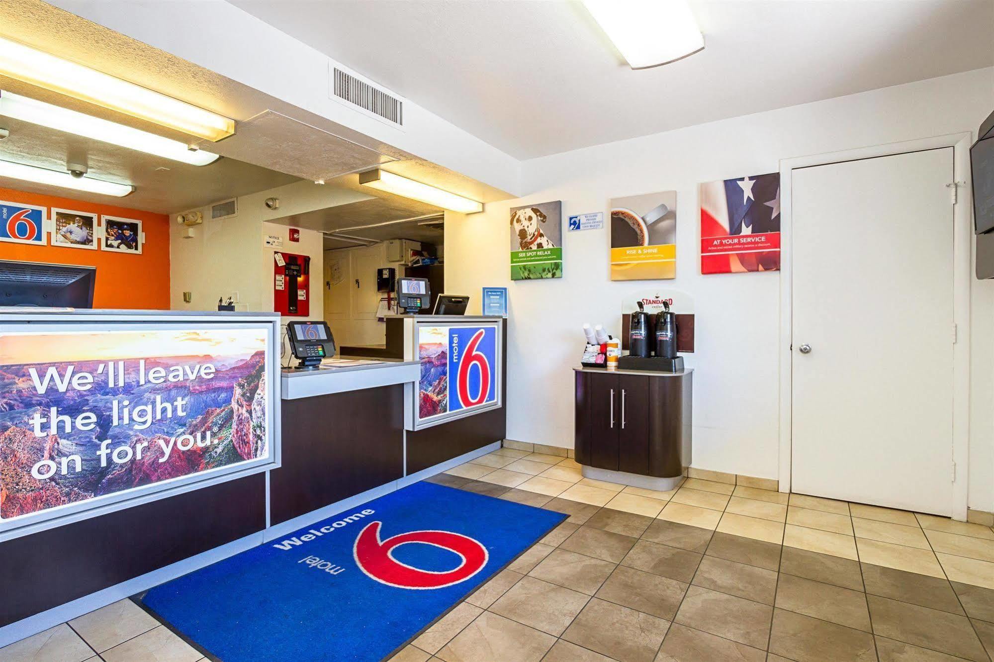 Motel 6 Mesa North Bagian luar foto