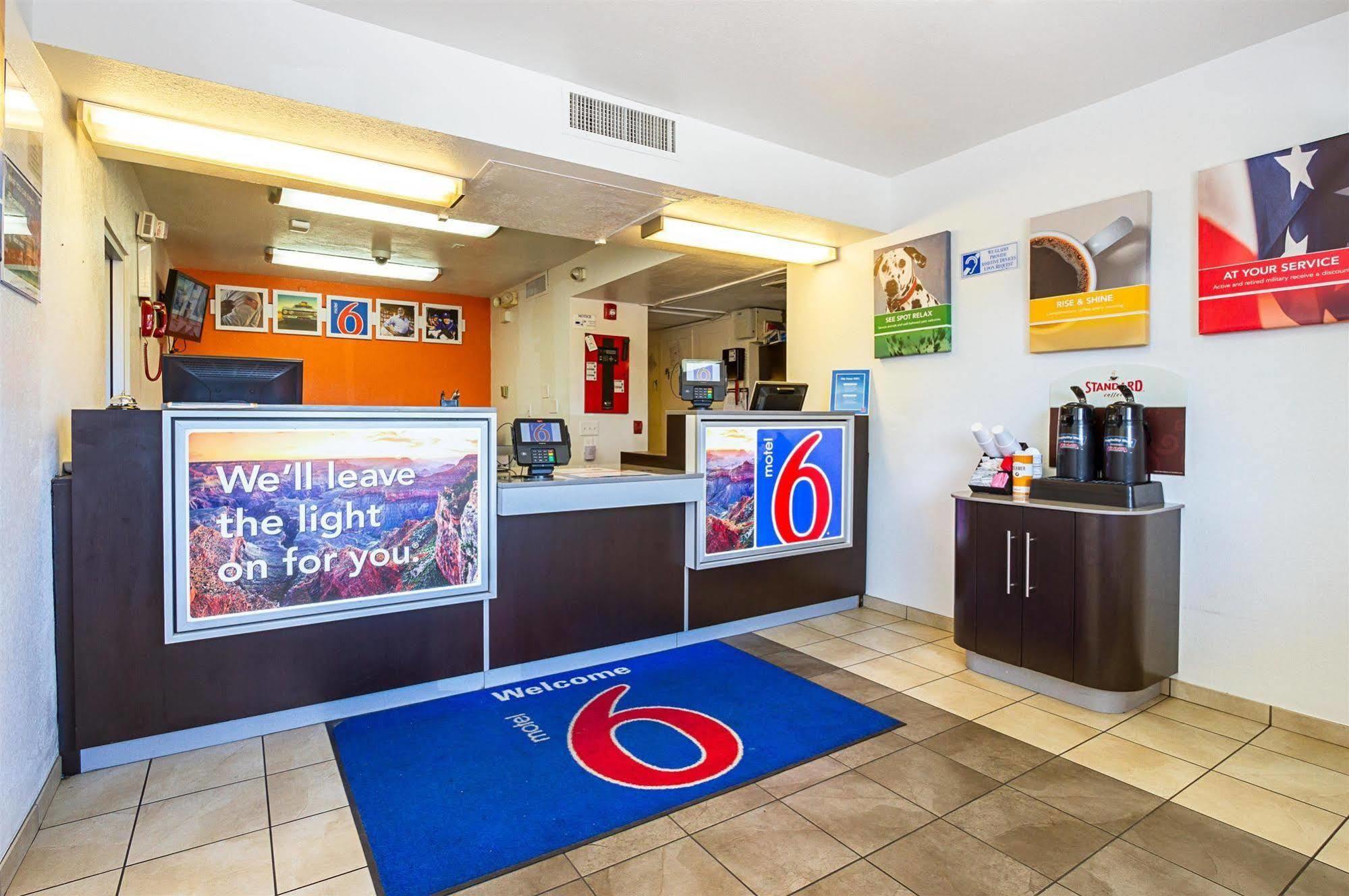 Motel 6 Mesa North Bagian luar foto