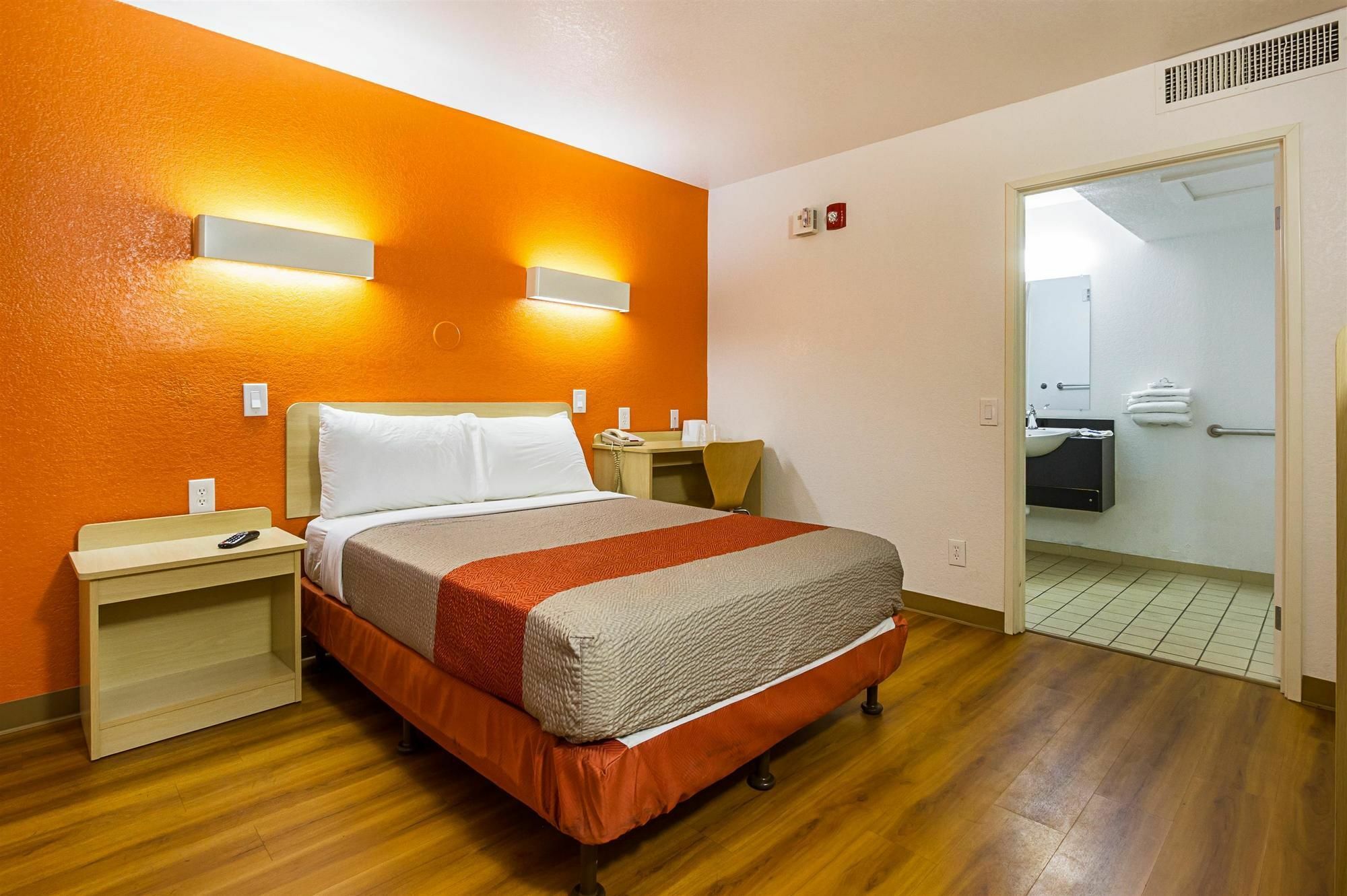 Motel 6 Mesa North Bagian luar foto