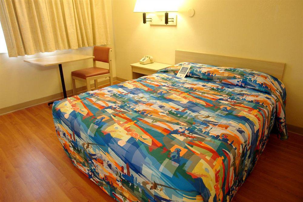 Motel 6 Mesa North Bagian luar foto